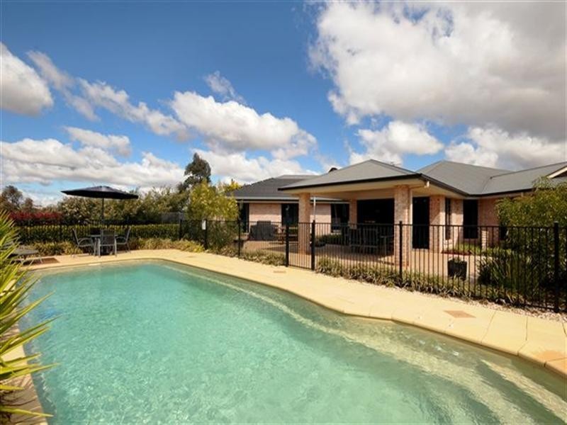 1 Emily Court, Highfields QLD 4352