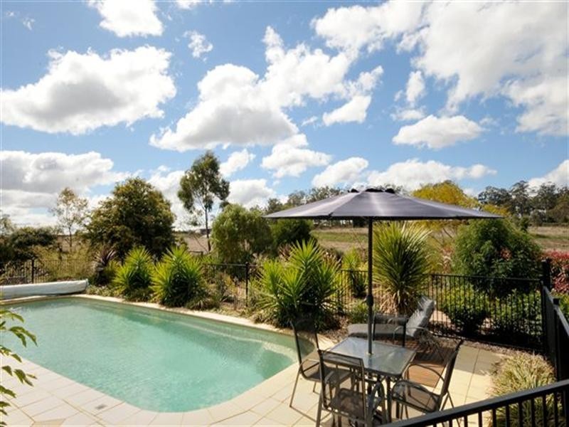 1 Emily Court, Highfields QLD 4352