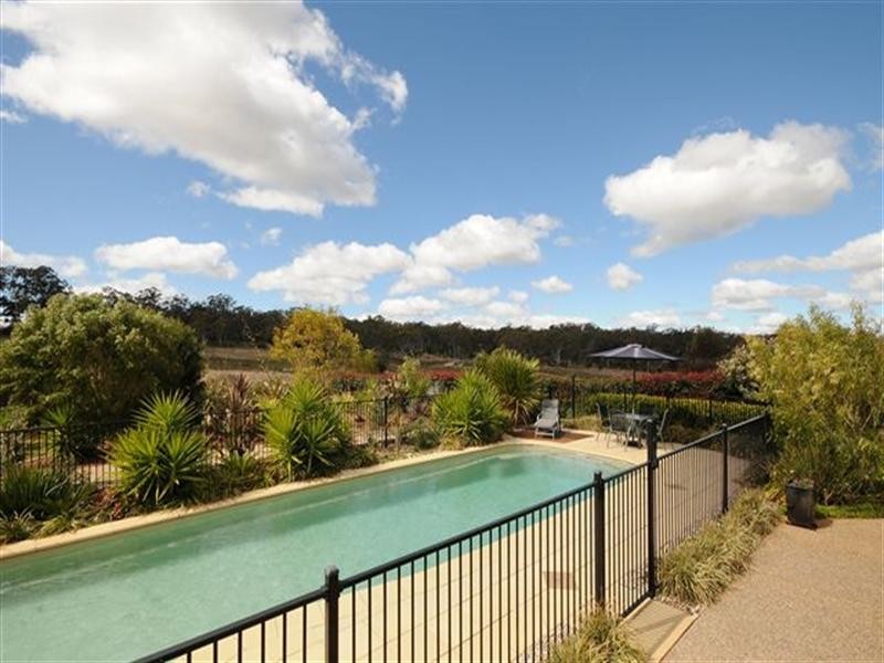 1 Emily Court, Highfields QLD 4352