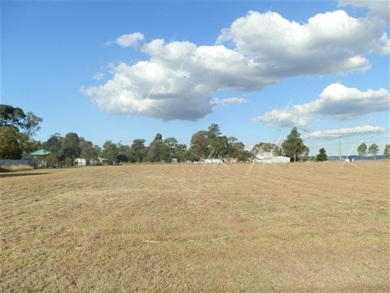 19 Railway Street, Wyreema QLD 4352
