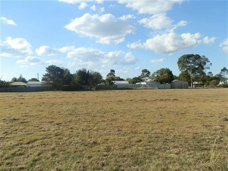 19 Railway Street, Wyreema QLD 4352