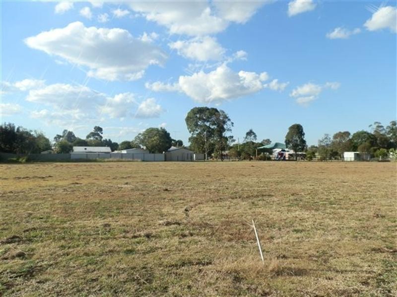 19 Railway Street, Wyreema QLD 4352