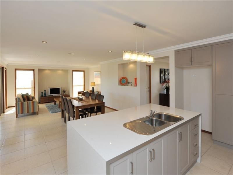 375 Mackenzie Street, Middle Ridge QLD 4350