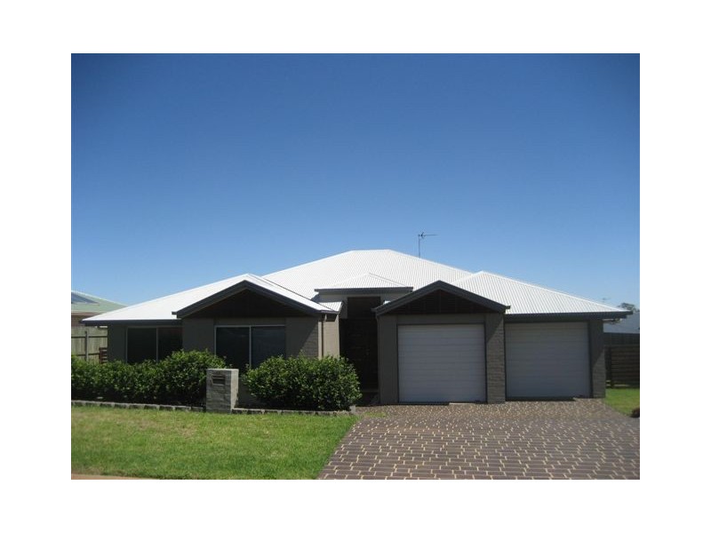 13 Shelton Crescent, Kearneys Spring QLD 4350