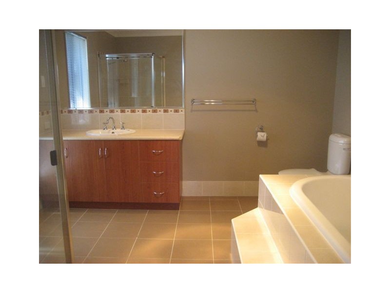 13 Shelton Crescent, Kearneys Spring QLD 4350