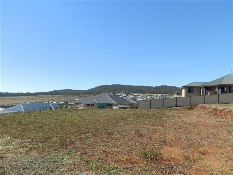 8 Carla Crescent, Westbrook QLD 4350