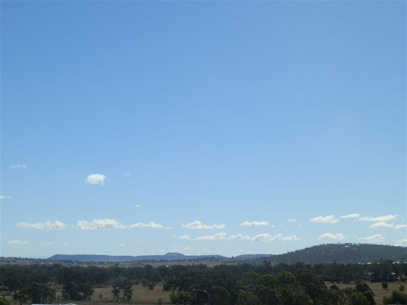 8 Carla Crescent, Westbrook QLD 4350