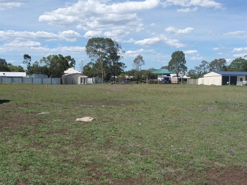 17 Railway Street, Wyreema QLD 4352