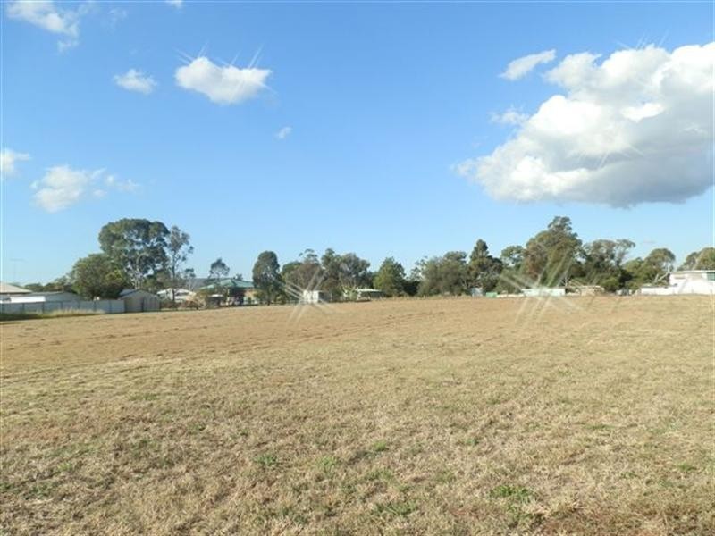 13 Railway Street, Wyreema QLD 4352