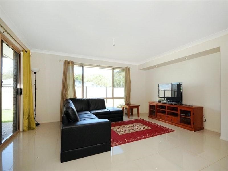 11 Tarlington Street, Middle Ridge QLD 4350