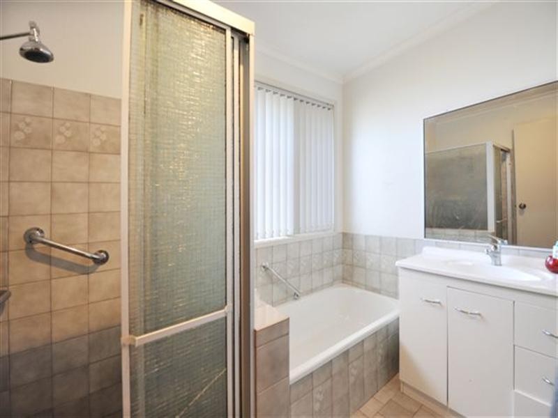 16 Kratzmann Court, Kearneys Spring QLD 4350