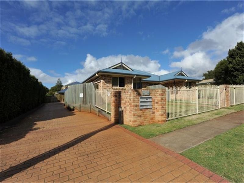 Unit 4, 58 Gordon Avenue, Newtown QLD 4350