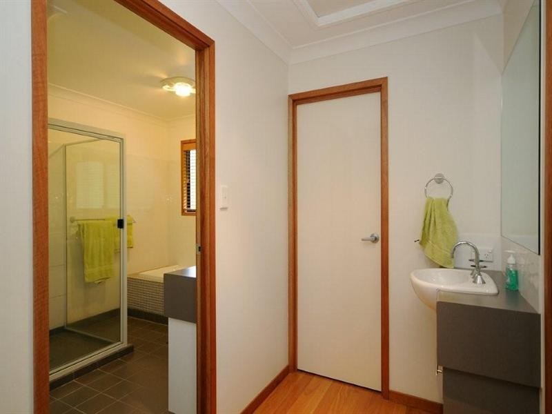 18 Flagstone Creek Road, Middle Ridge QLD 4350