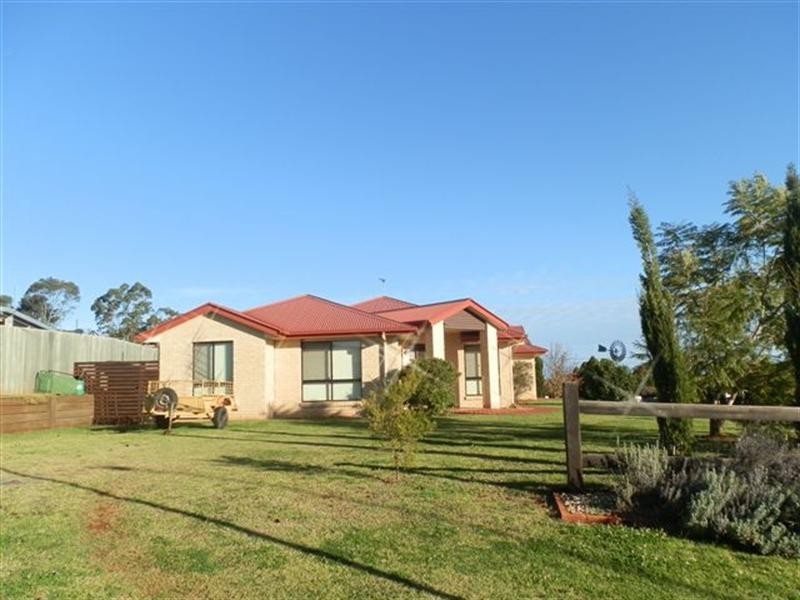 14 Ridgewood Drive, Kearneys Spring QLD 4350