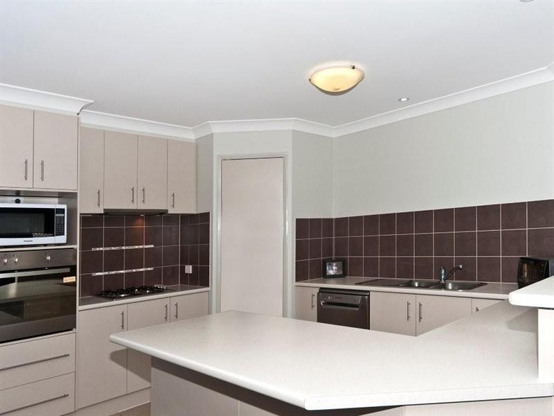 16 Pugh Street, Middle Ridge QLD 4350