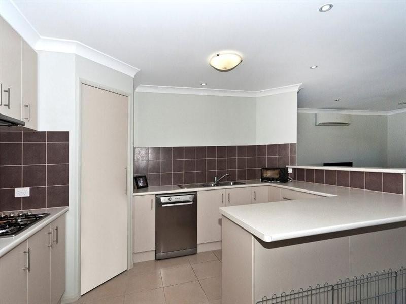 16 Pugh Street, Middle Ridge QLD 4350