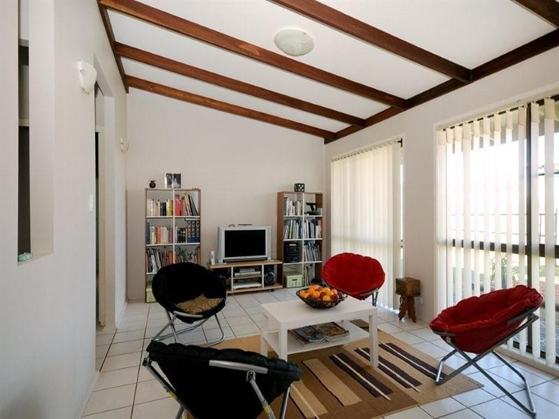 4 Page Court, Kearneys Spring QLD 4350