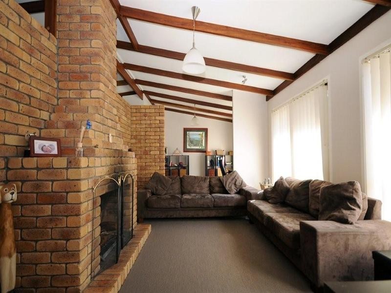 4 Page Court, Kearneys Spring QLD 4350