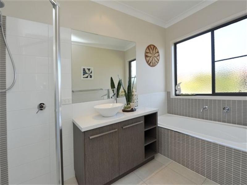 49 Parkridge Drive, Withcott QLD 4352