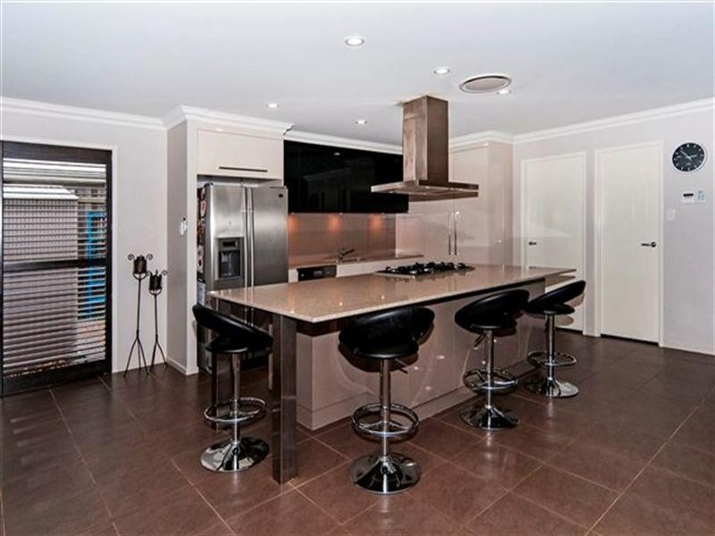 70 Wood Drive, Middle Ridge QLD 4350