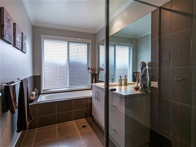 70 Wood Drive, Middle Ridge QLD 4350