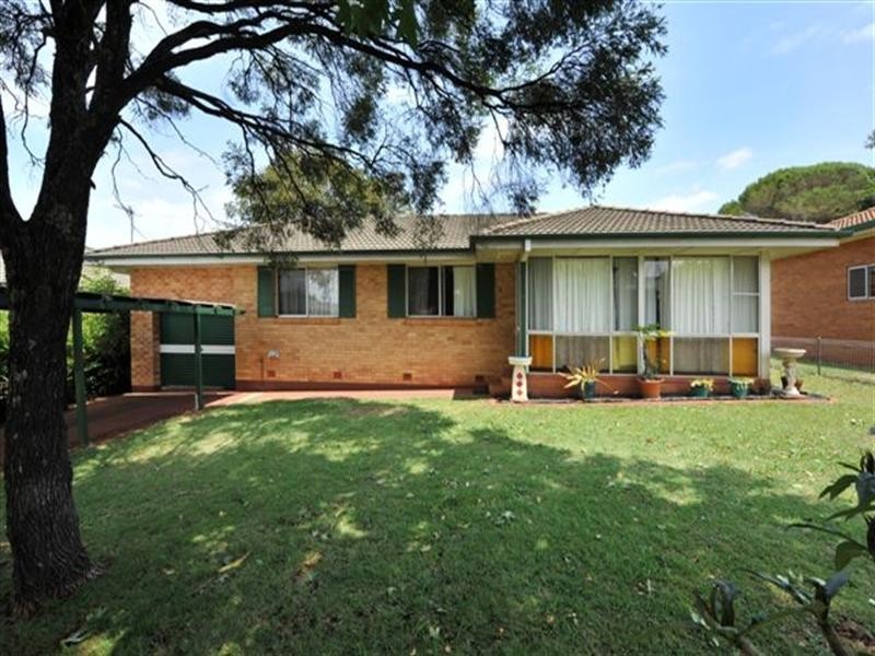 5 Berghofer Street, Rockville QLD 4350