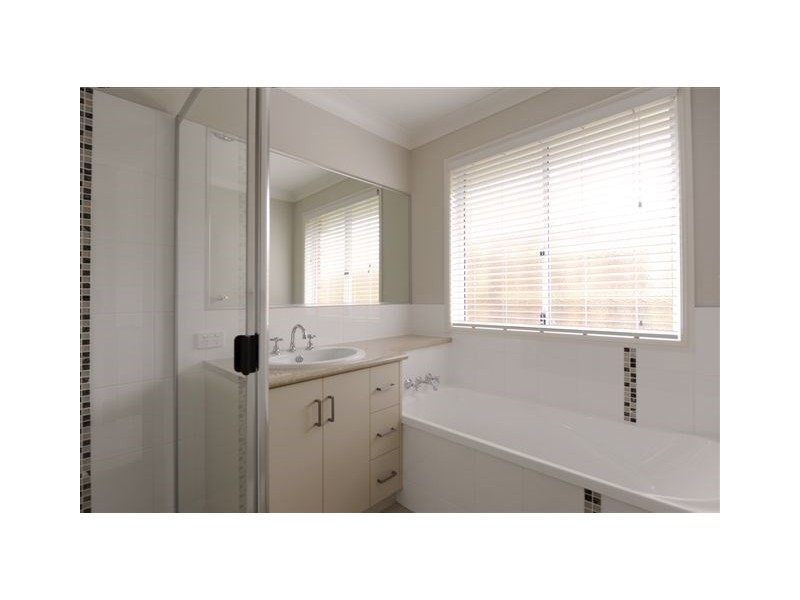 12 Highcourt Drive, Wilsonton Heights QLD 4350