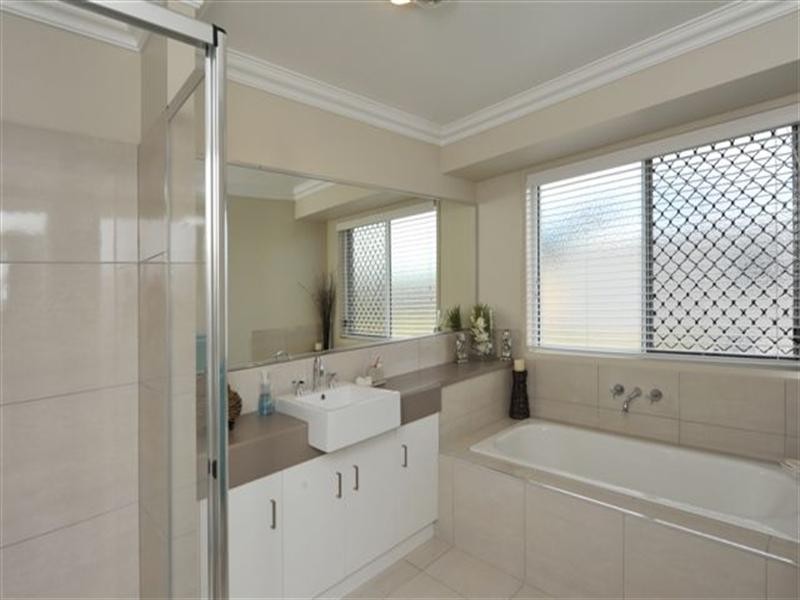 60 Parkridge Drive, Withcott QLD 4352