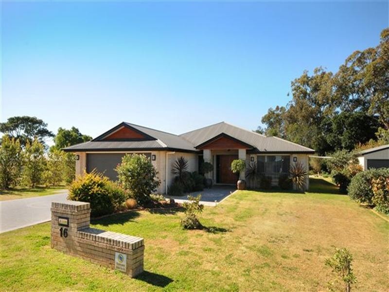 16 Holly Avenue, Highfields QLD 4352