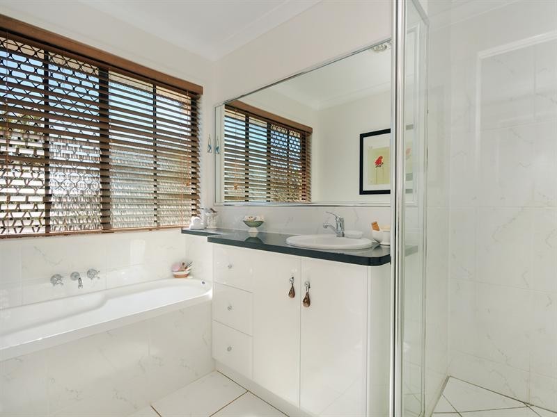16 Holly Avenue, Highfields QLD 4352