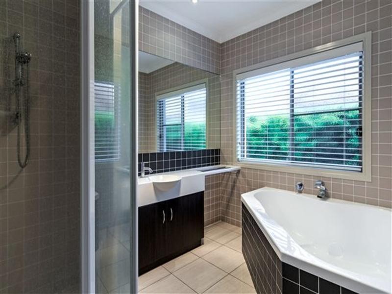 10 Purnawilla Court, Middle Ridge QLD 4350