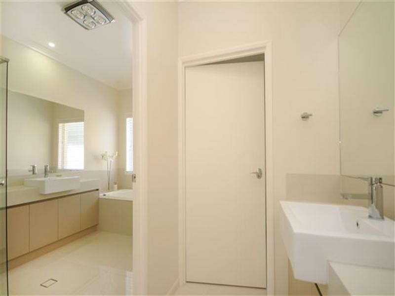 18 Colman Drive, Middle Ridge QLD 4350