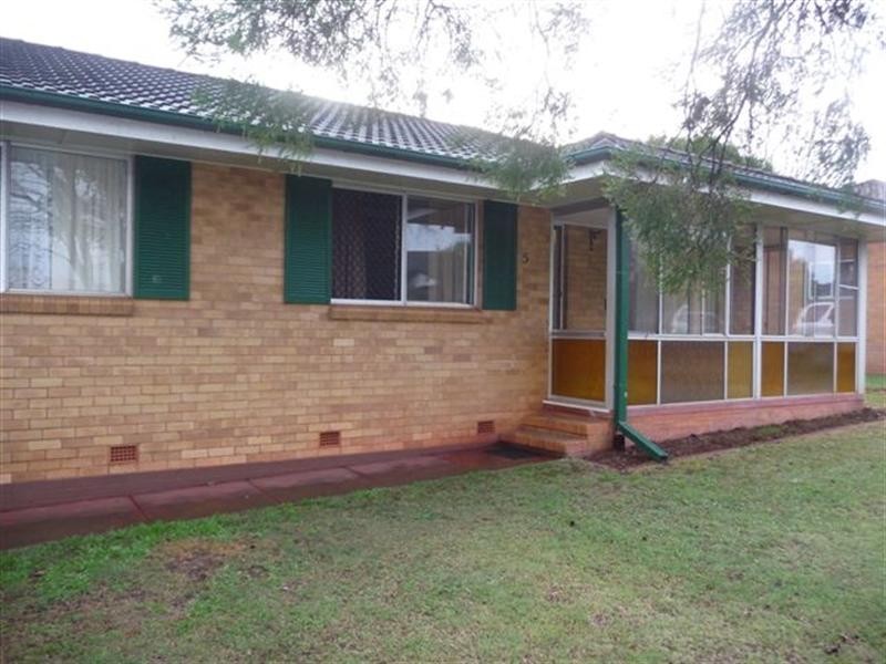 5 Berghofer Street, Rockville QLD 4350