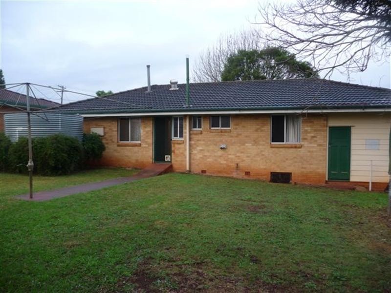 5 Berghofer Street, Rockville QLD 4350