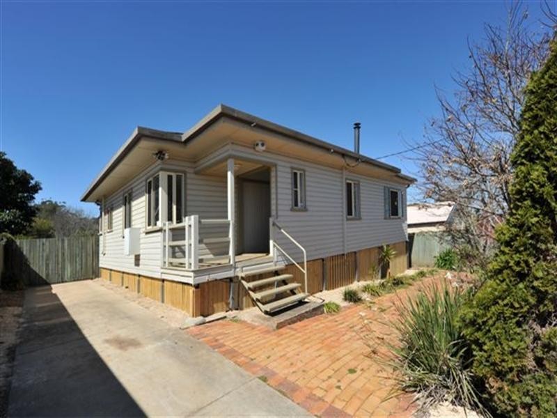 2 Andrews Street, North Toowoomba QLD 4350