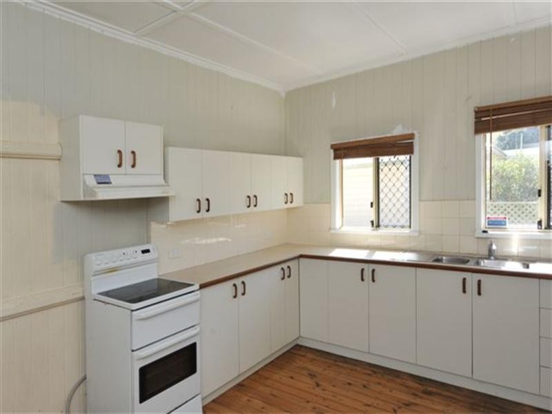 2 Andrews Street, North Toowoomba QLD 4350