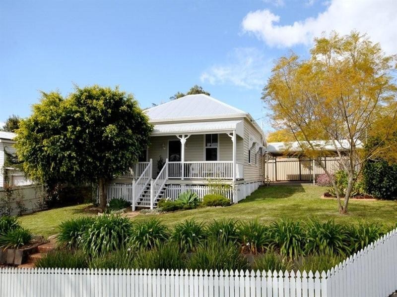 294 Hume Street, Centenary Heights QLD 4350