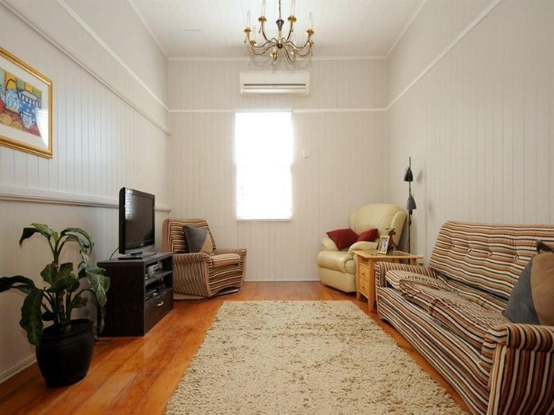 294 Hume Street, Centenary Heights QLD 4350