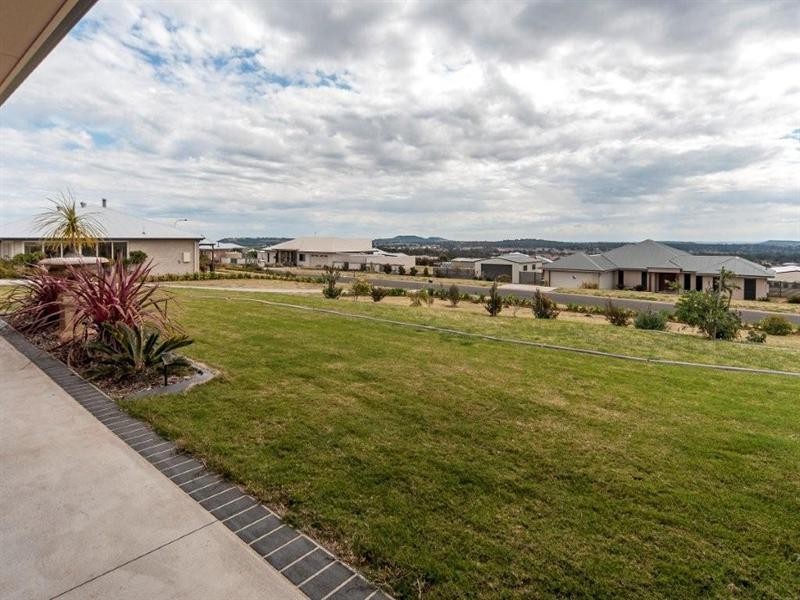 3 Horizon Court, Highfields QLD 4352