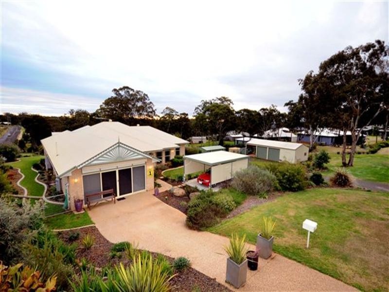 1 Kimdon Crescent, Highfields QLD 4352