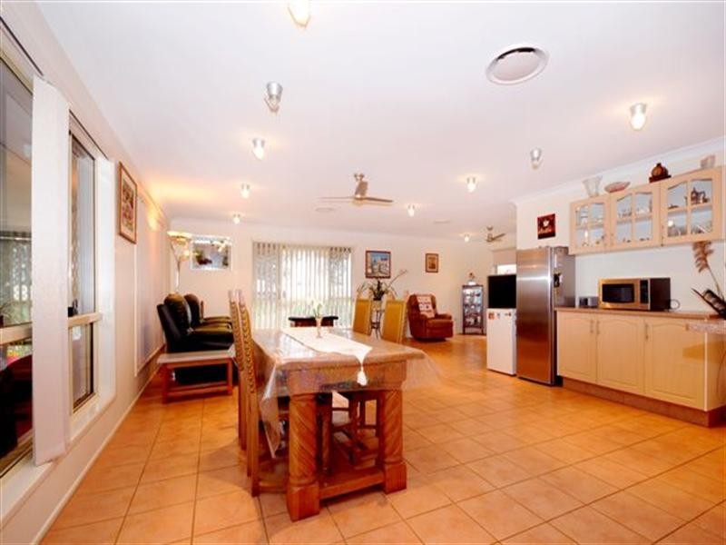 1 Kimdon Crescent, Highfields QLD 4352