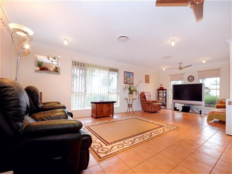 1 Kimdon Crescent, Highfields QLD 4352