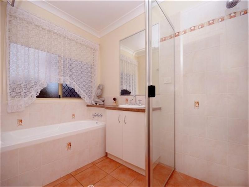 1 Kimdon Crescent, Highfields QLD 4352
