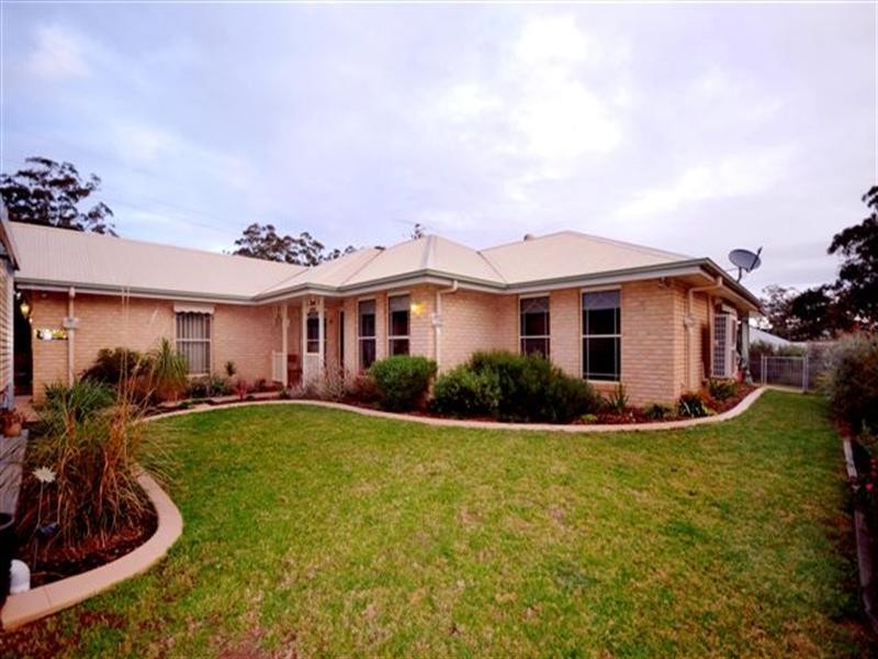 1 Kimdon Crescent, Highfields QLD 4352