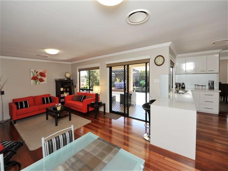 5 Weis Crescent, Middle Ridge QLD 4350