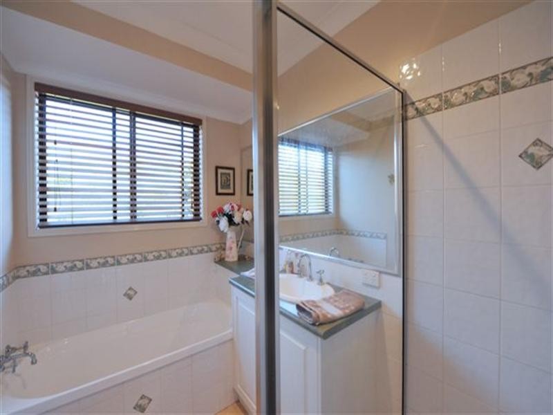 5 Weis Crescent, Middle Ridge QLD 4350