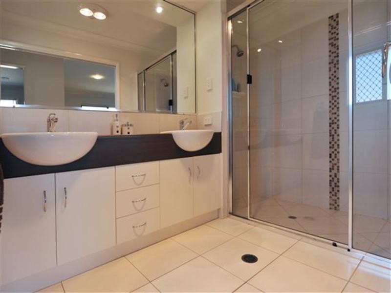 1 Madison Court, Glenvale QLD 4350