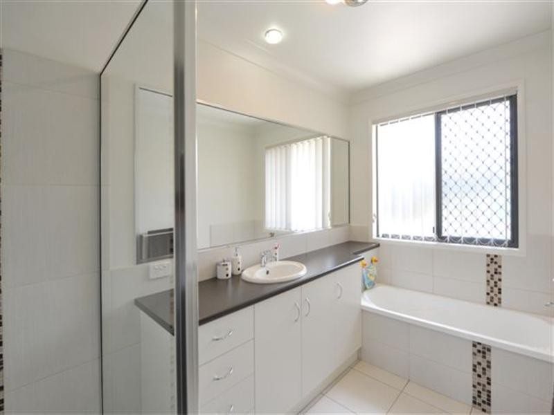 1 Madison Court, Glenvale QLD 4350