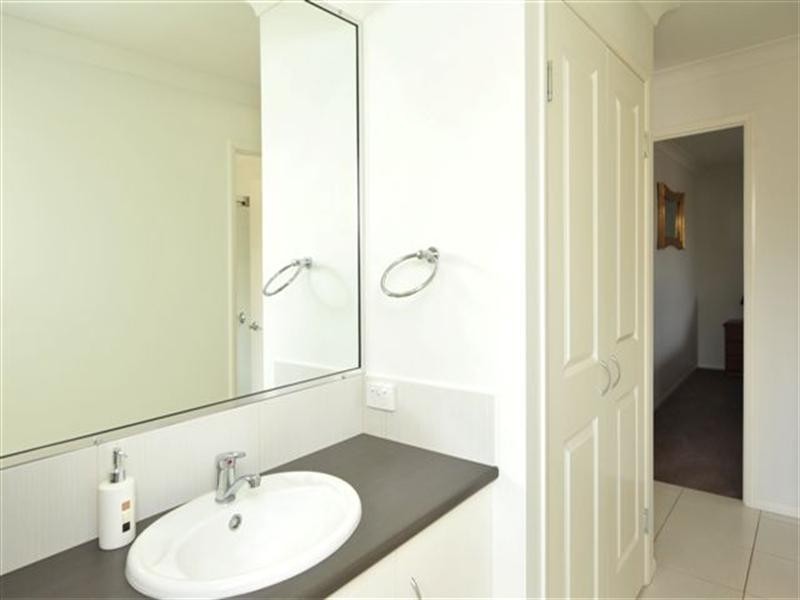 1 Madison Court, Glenvale QLD 4350