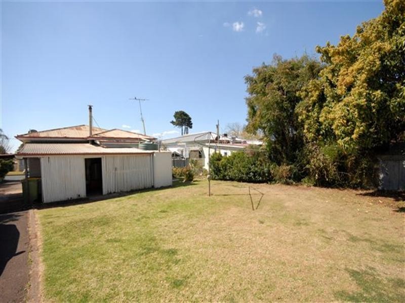 2 Dunne Street, Harristown QLD 4350